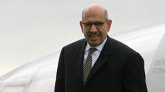 Tổng giám đốc Cơ quan Năng lượng Nguyên tử Quốc tế (IAEA), Mohamed ElBaradei.